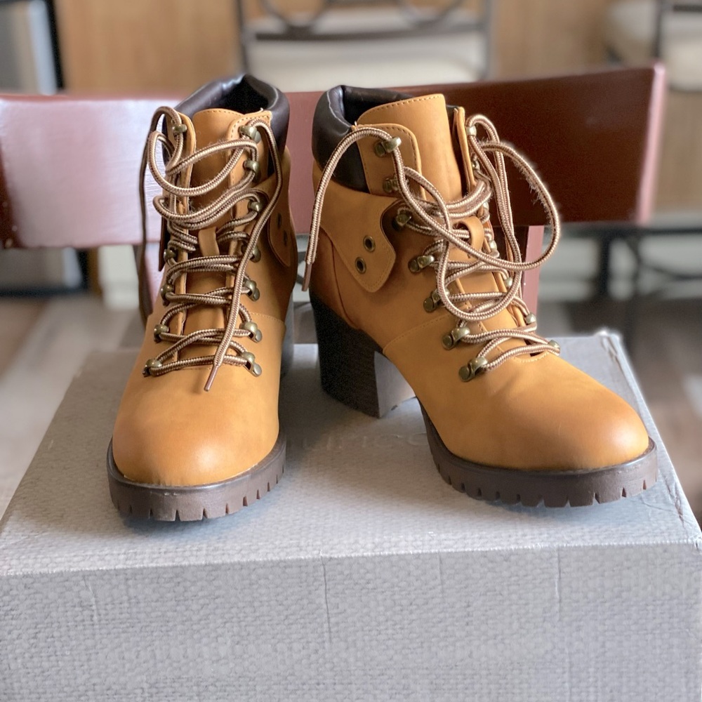 Brand new adorable boots.